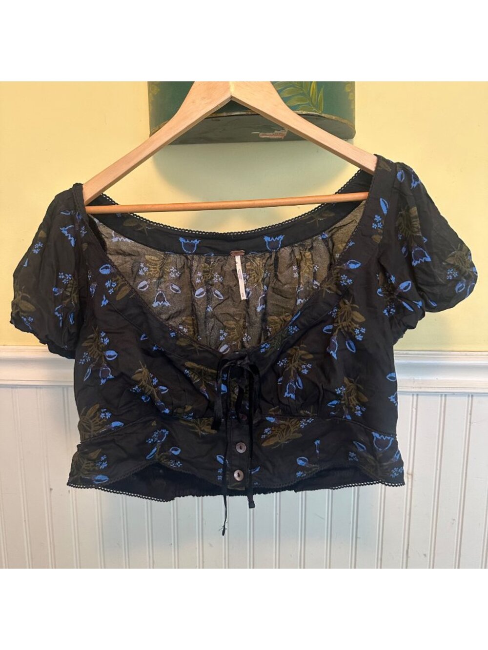 Free people Black Floral Puff Sleeve Crop Top With Buttons & Tie Detail XL
